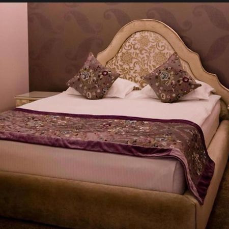 Hotel Goya Collection Тыргу-Жиу Экстерьер фото