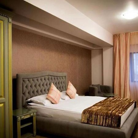 Hotel Goya Collection Тыргу-Жиу Экстерьер фото