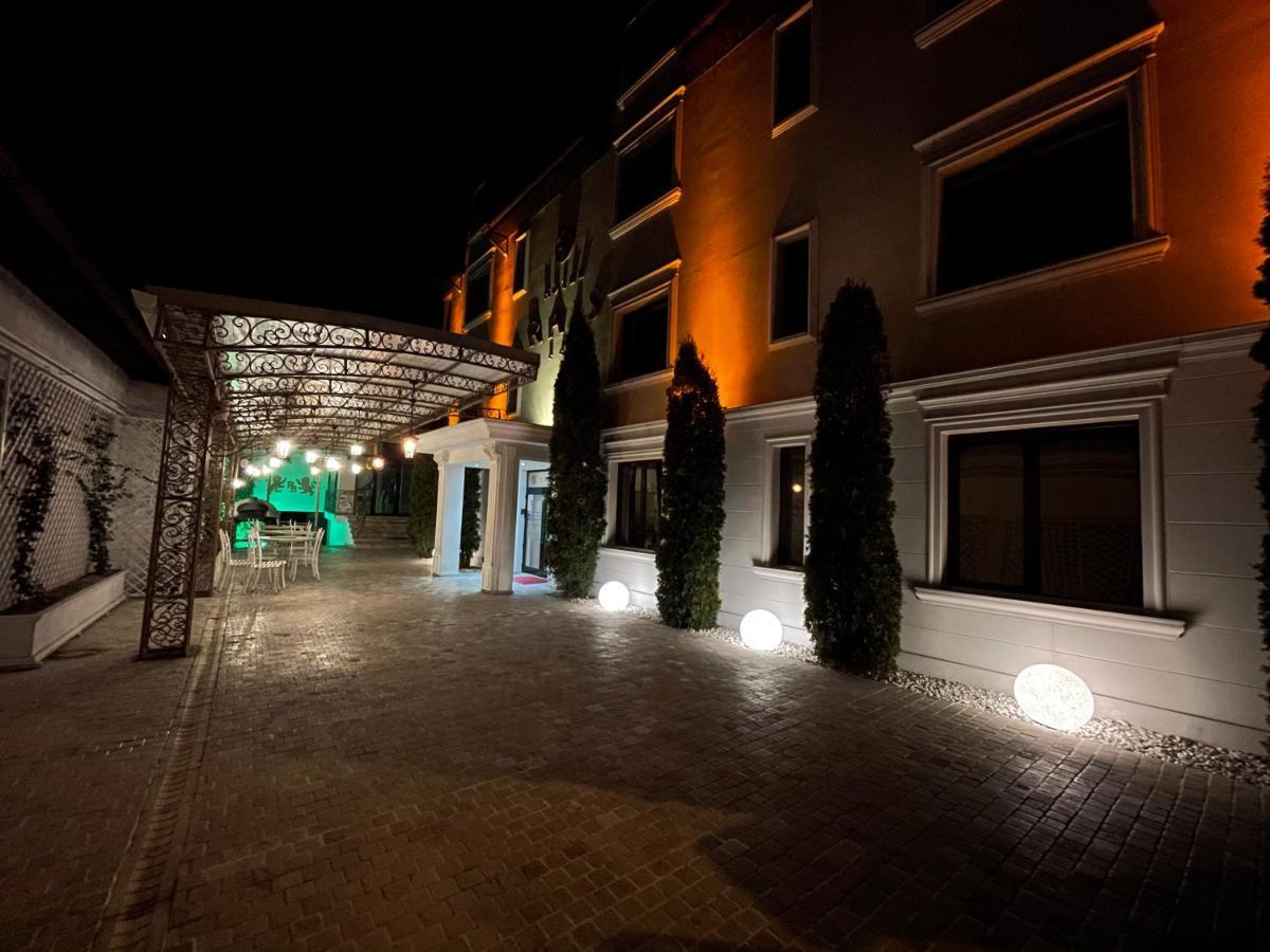 Hotel Goya Collection Тыргу-Жиу Экстерьер фото