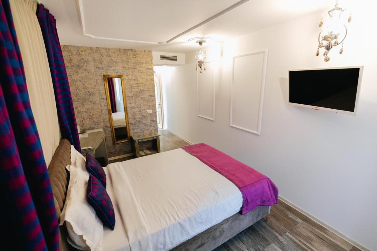 Hotel Goya Collection Тыргу-Жиу Экстерьер фото