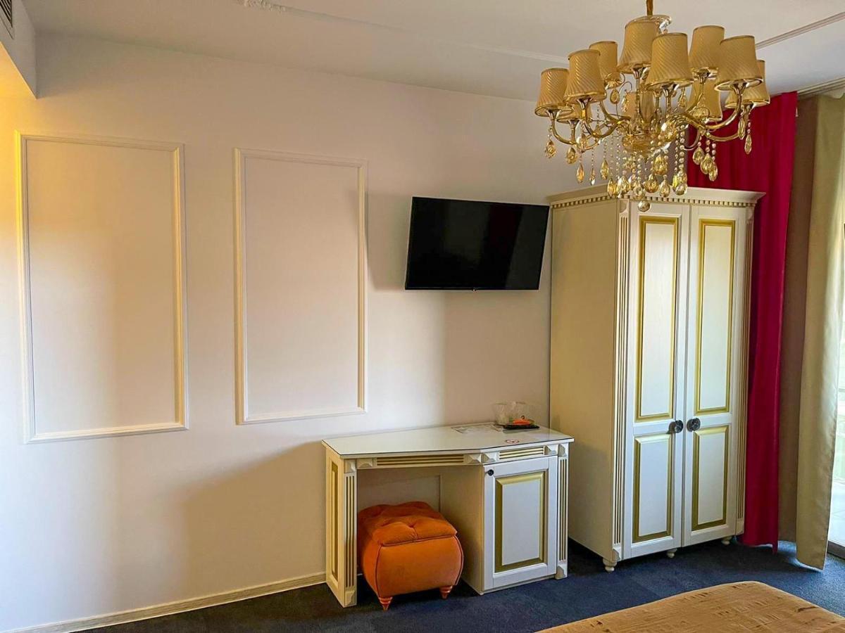 Hotel Goya Collection Тыргу-Жиу Экстерьер фото