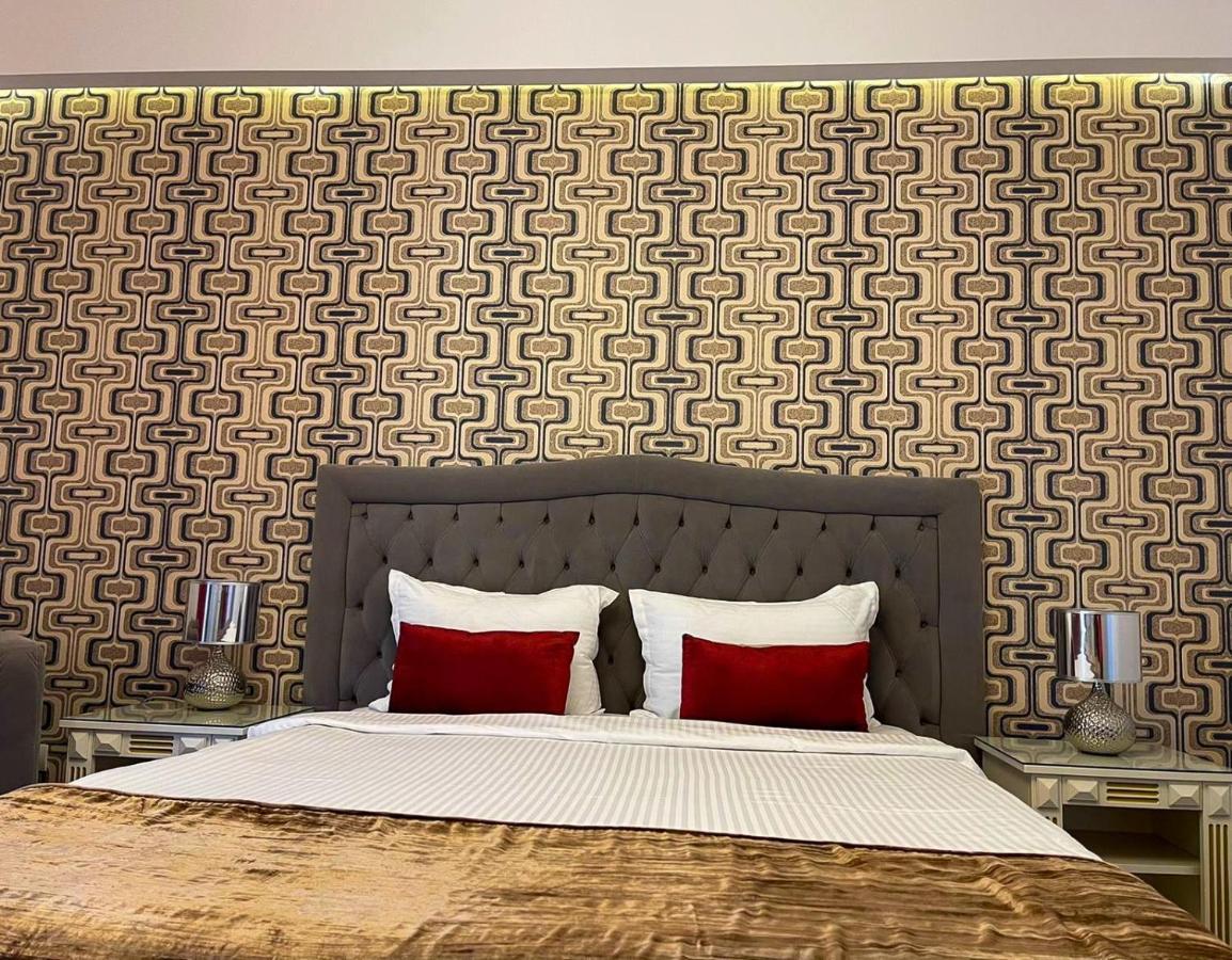 Hotel Goya Collection Тыргу-Жиу Экстерьер фото