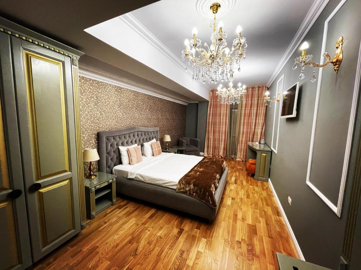 Hotel Goya Collection Тыргу-Жиу Экстерьер фото