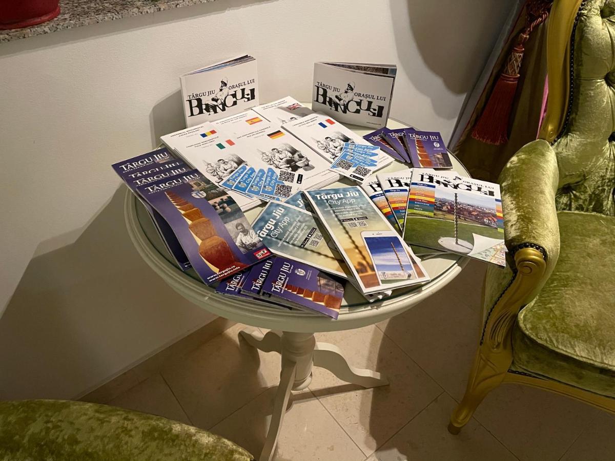 Hotel Goya Collection Тыргу-Жиу Экстерьер фото