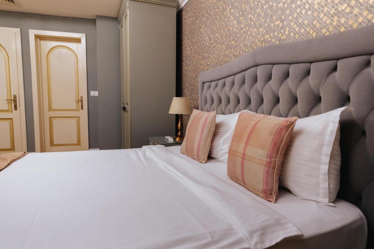 Hotel Goya Collection Тыргу-Жиу Экстерьер фото