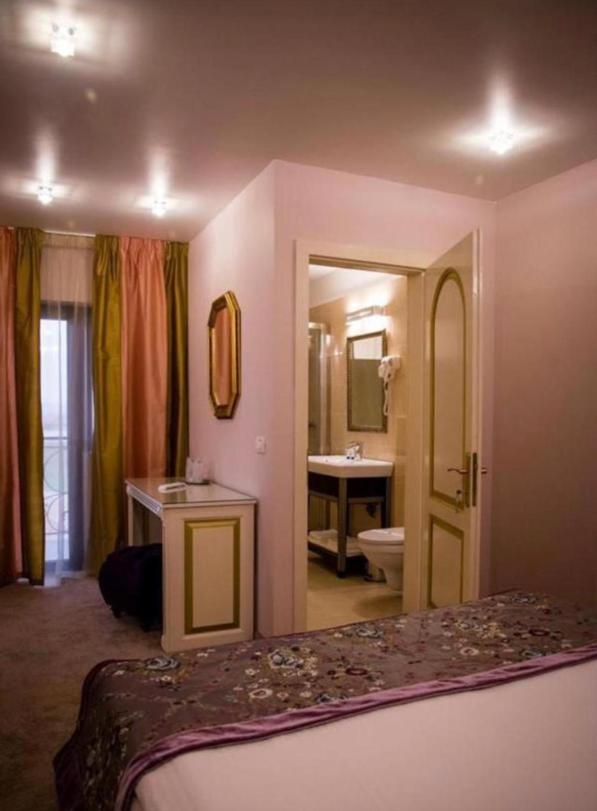 Hotel Goya Collection Тыргу-Жиу Экстерьер фото