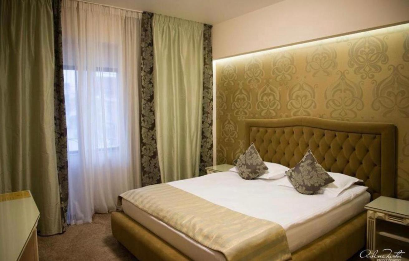 Hotel Goya Collection Тыргу-Жиу Экстерьер фото