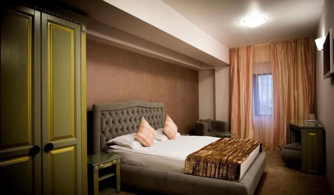 Hotel Goya Collection Тыргу-Жиу Экстерьер фото