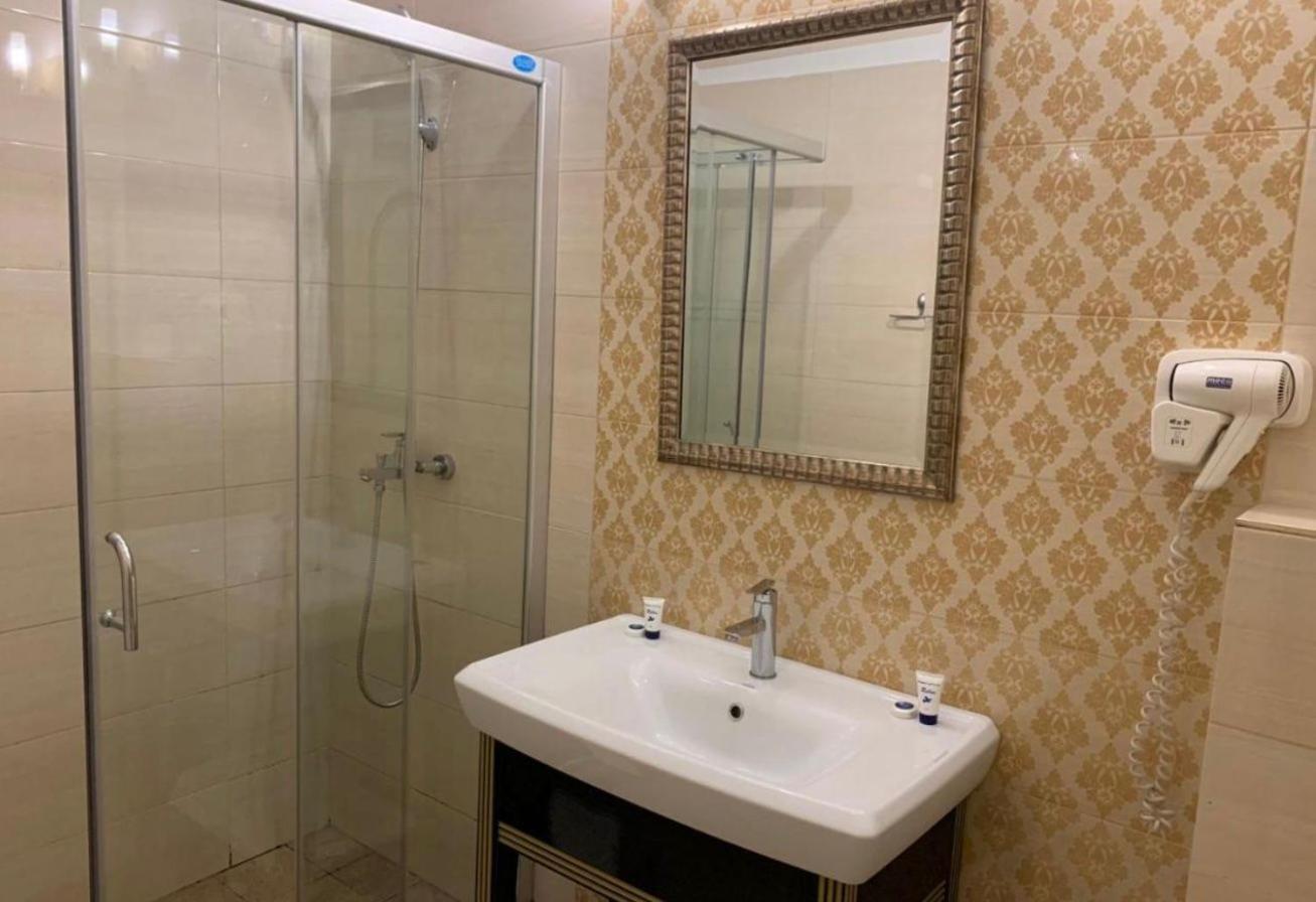 Hotel Goya Collection Тыргу-Жиу Экстерьер фото