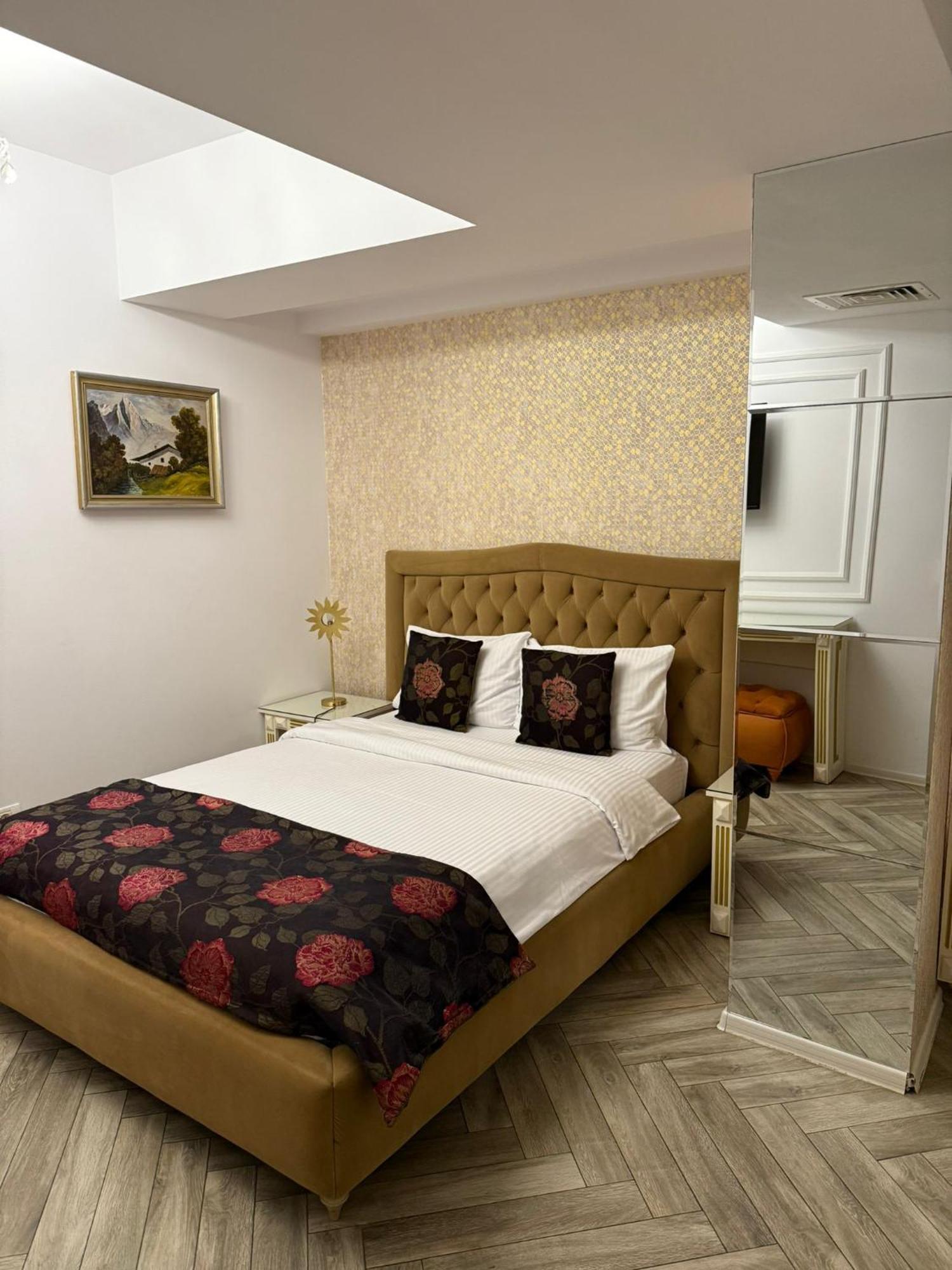 Hotel Goya Collection Тыргу-Жиу Экстерьер фото