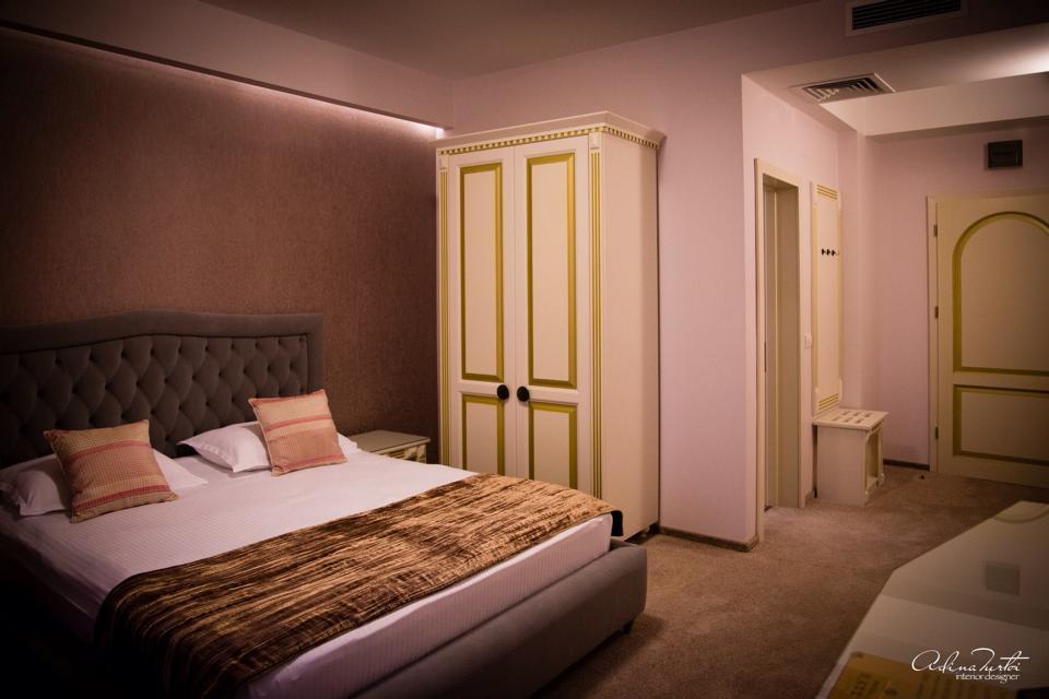 Hotel Goya Collection Тыргу-Жиу Экстерьер фото