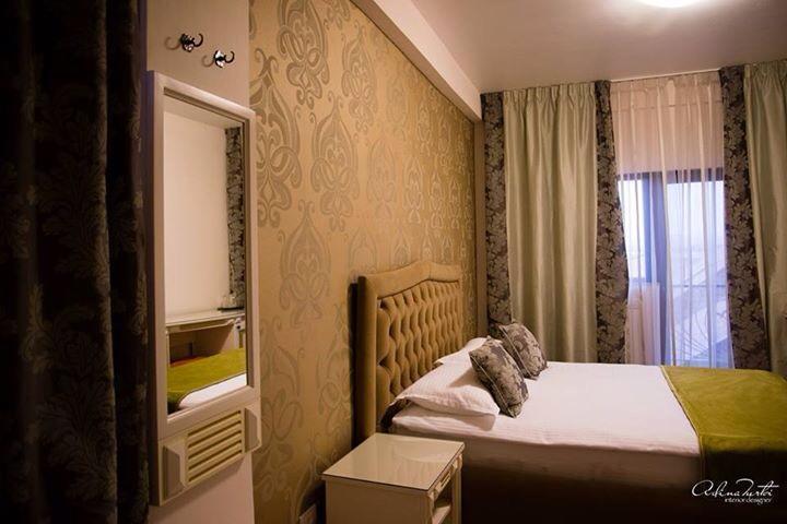 Hotel Goya Collection Тыргу-Жиу Экстерьер фото