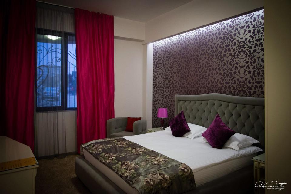 Hotel Goya Collection Тыргу-Жиу Экстерьер фото