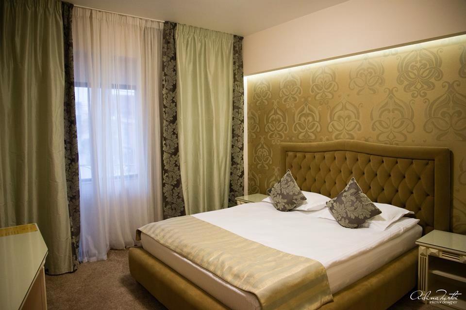 Hotel Goya Collection Тыргу-Жиу Экстерьер фото