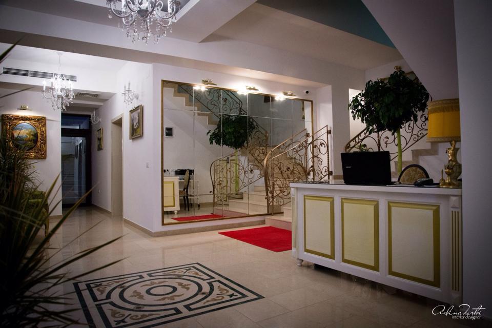 Hotel Goya Collection Тыргу-Жиу Экстерьер фото