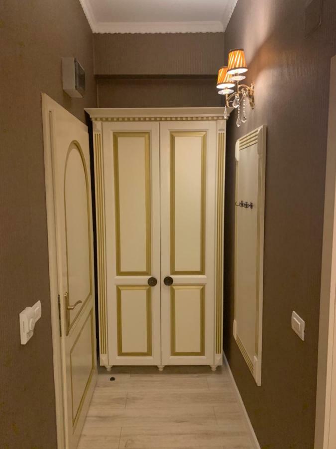 Hotel Goya Collection Тыргу-Жиу Экстерьер фото