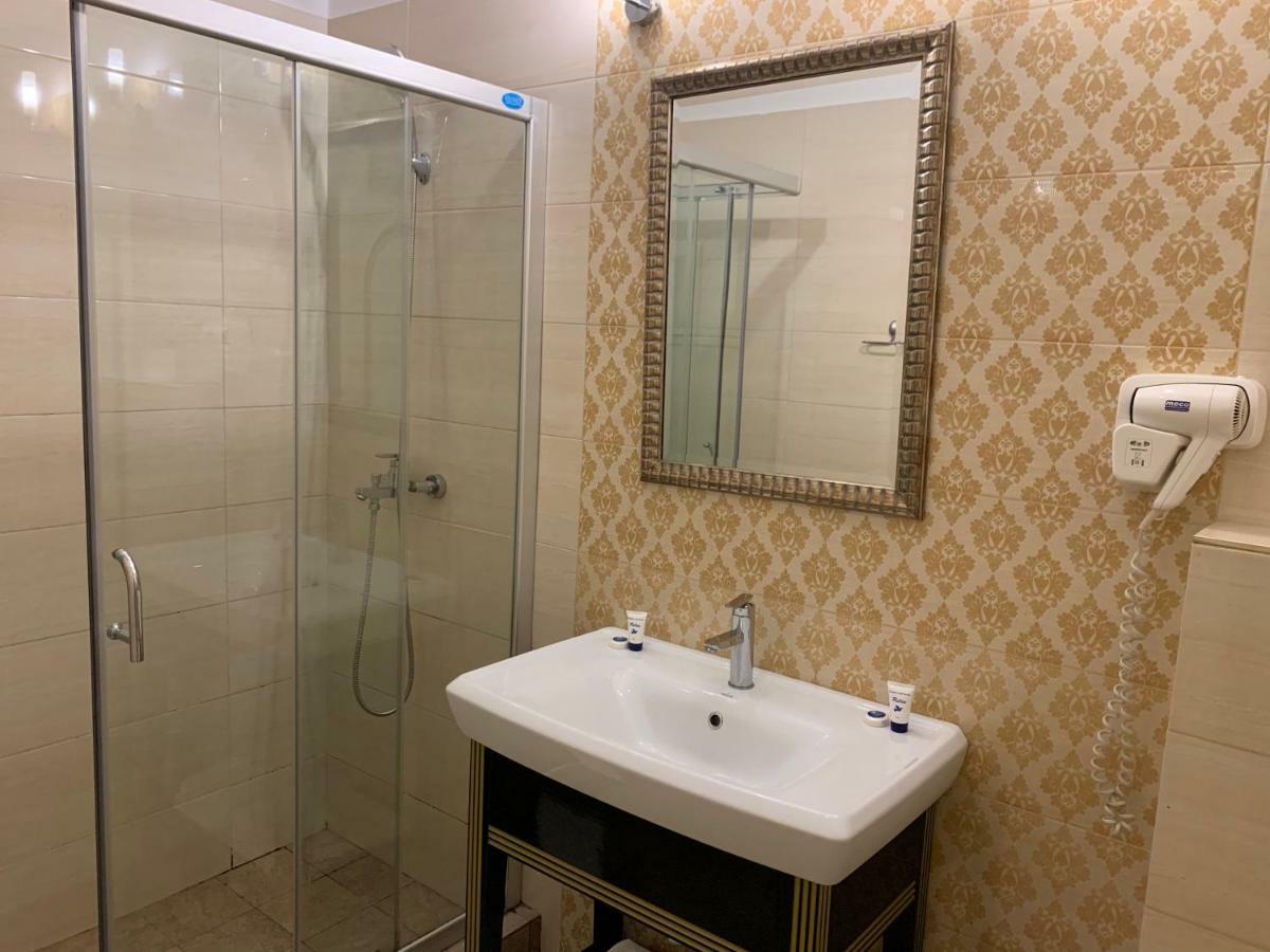 Hotel Goya Collection Тыргу-Жиу Экстерьер фото